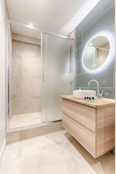 Апартаменты Mykeypers - Chic & Elegant Flat 2Br/6P- Republique Париж Экстерьер фото